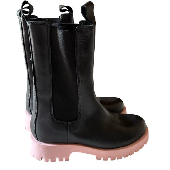 Steve Madden Black & Pink Midrise Chelsea Leather  Boots  size 7 - Picture 2 of 5